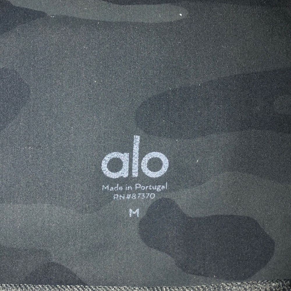 Size Medium Camo Alo Leggins